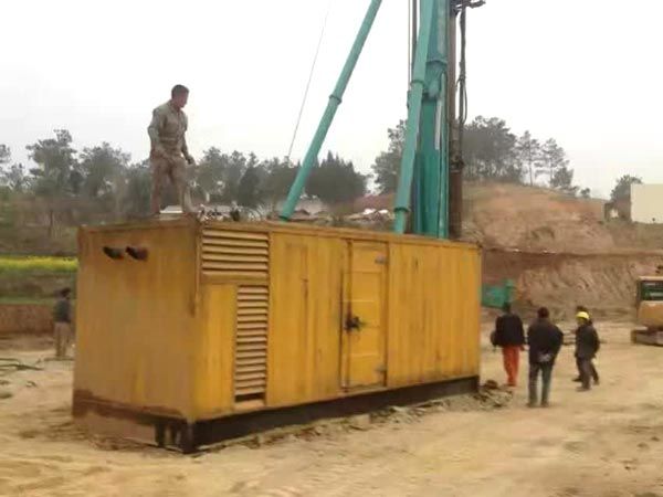 小金如何判断水冷式机油散热器密封件是否需要更换？